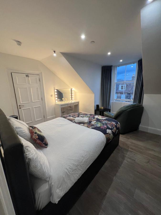 Luxury Double Room W/ Private Bathroom - Edinburgh — Photos 3